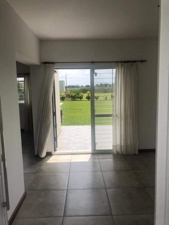 Casa de 2 dormitorios con piscina en "Las Acequias"