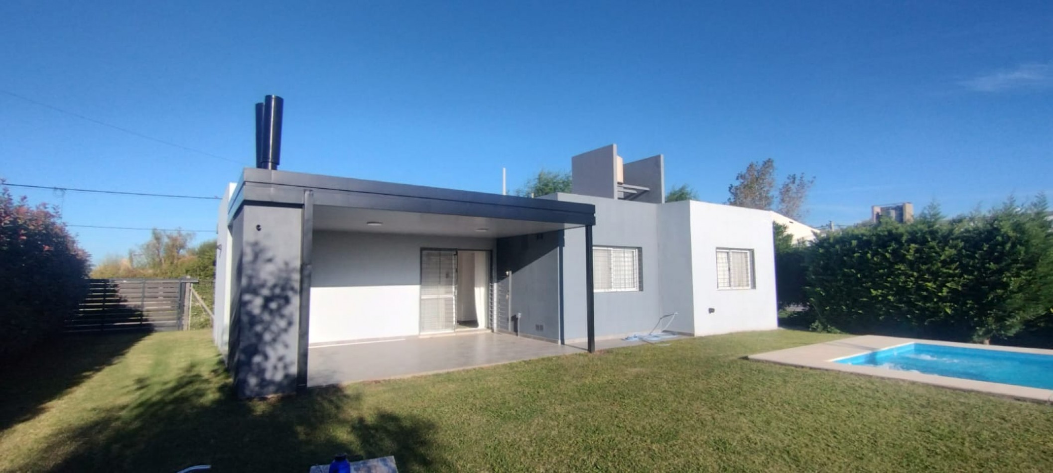 Casa de 2 dormitorios con piscina en "Las Acequias"