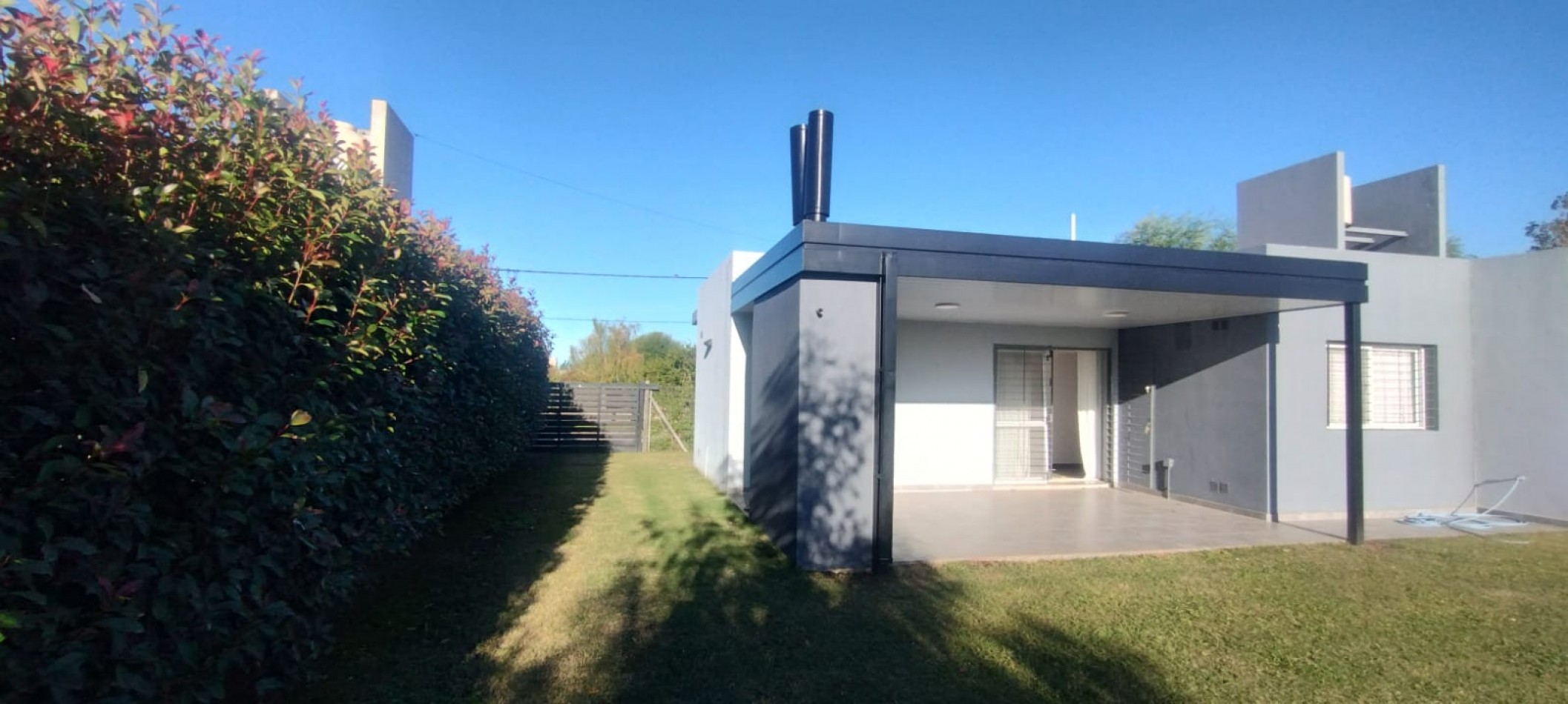 Casa de 2 dormitorios con piscina en "Las Acequias"