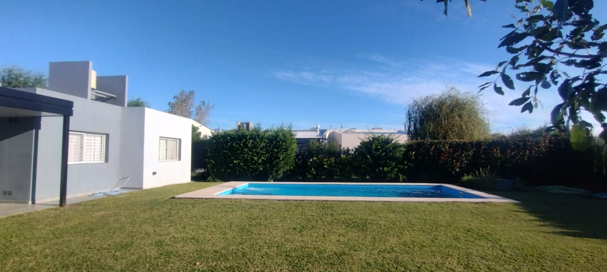 Casa de 2 dormitorios con piscina en "Las Acequias"