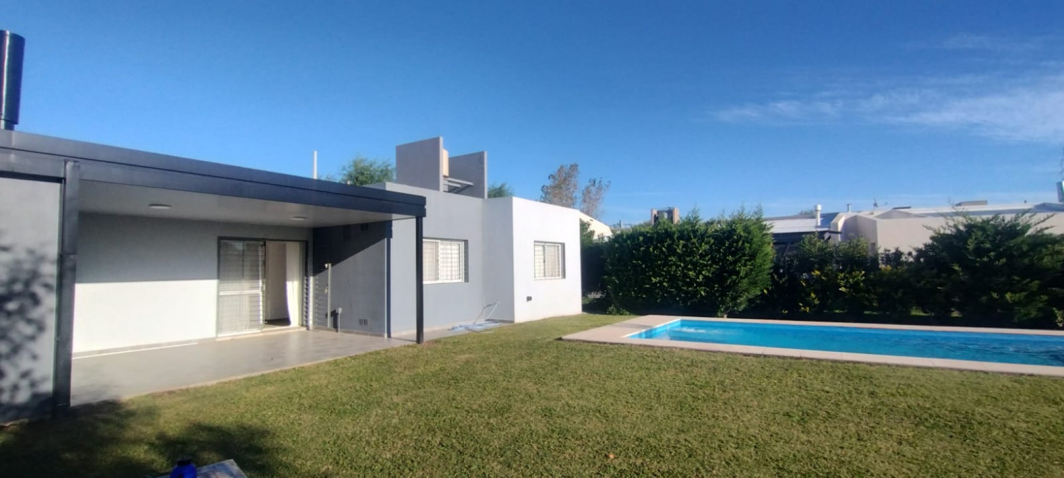 Casa de 2 dormitorios con piscina en "Las Acequias"