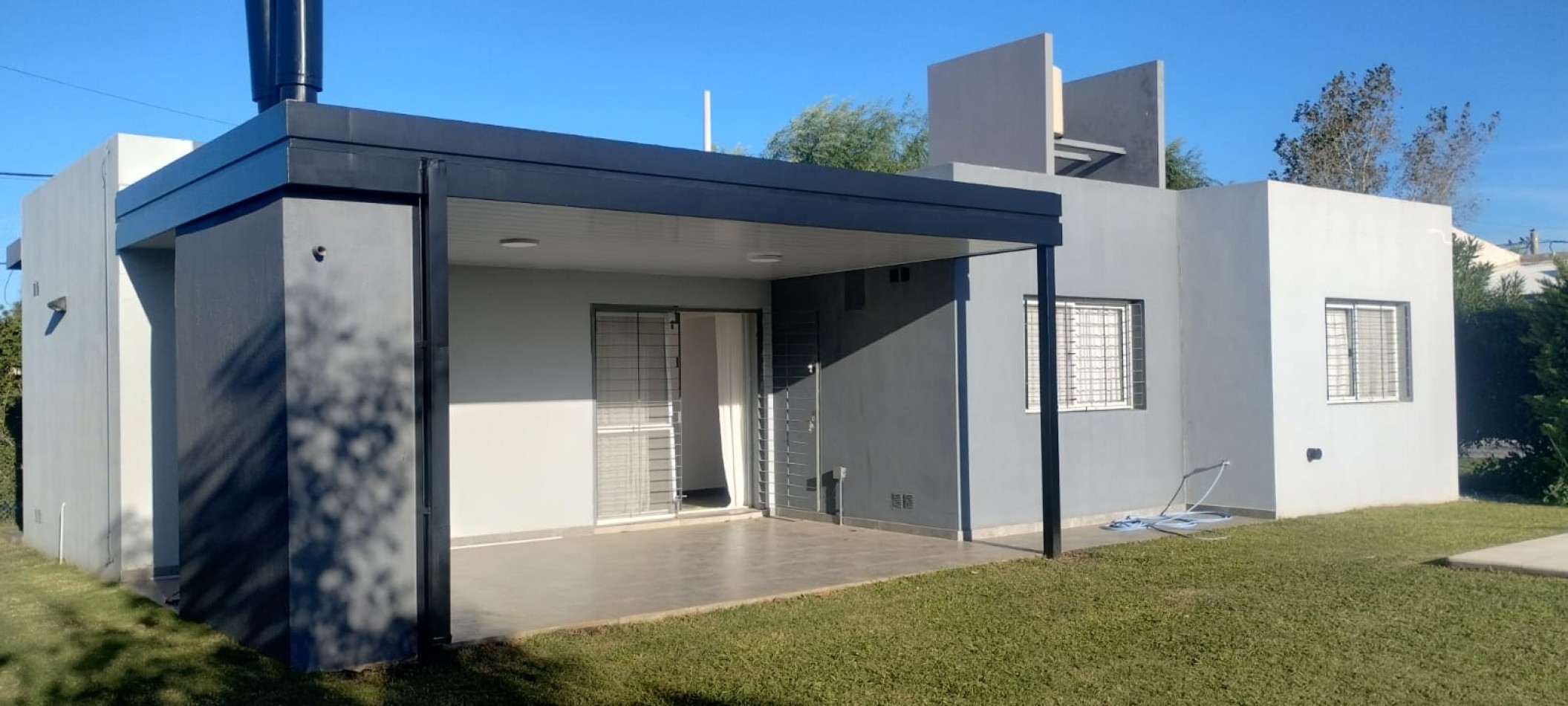 Casa de 2 dormitorios con piscina en "Las Acequias"