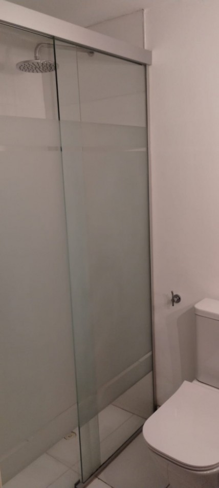 PISO EXCLUSIVO DE 2 DORMITORIOS CON PATIO PROPIO, QUINCHO CON PARRILLERO Y COCHERA