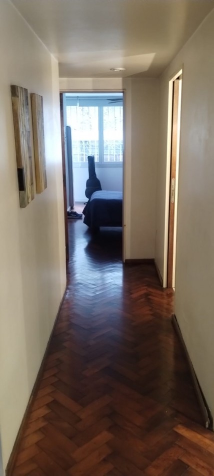 PISO EXCLUSIVO DE 2 DORMITORIOS CON PATIO PROPIO, QUINCHO CON PARRILLERO Y COCHERA