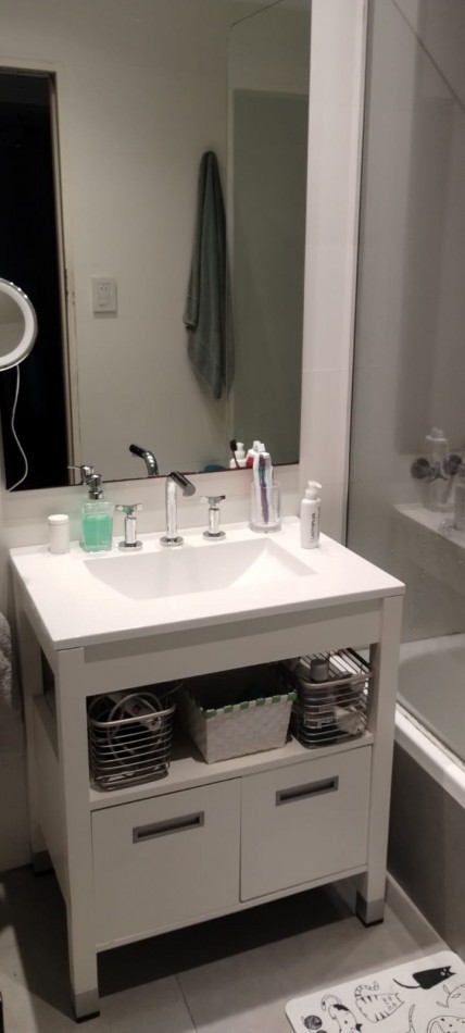 PISO EXCLUSIVO DE 2 DORMITORIOS CON PATIO PROPIO, QUINCHO CON PARRILLERO Y COCHERA