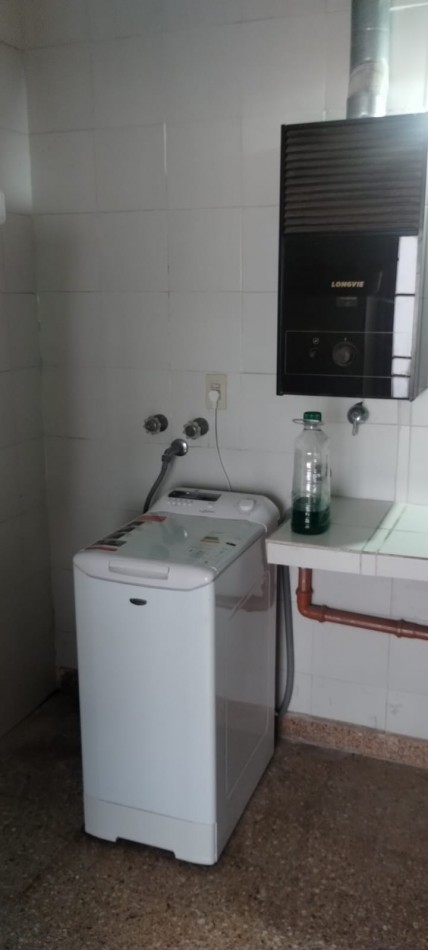 PISO EXCLUSIVO DE 2 DORMITORIOS CON PATIO PROPIO, QUINCHO CON PARRILLERO Y COCHERA