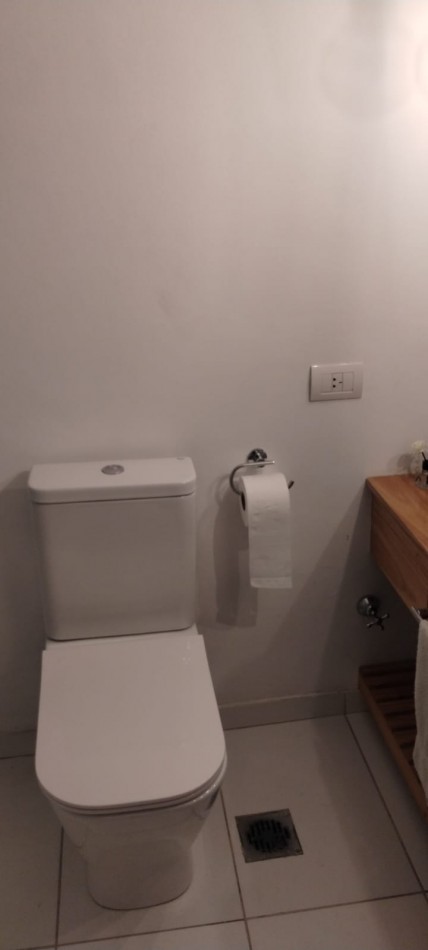 PISO EXCLUSIVO DE 2 DORMITORIOS CON PATIO PROPIO, QUINCHO CON PARRILLERO Y COCHERA