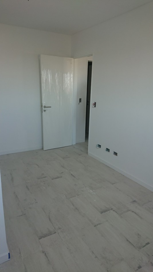 SEMIPISO DE 2 DORMITOIROS A ESTRENAR. POSESION INMEDIATA. EXCELENTE CONSTRUCCION