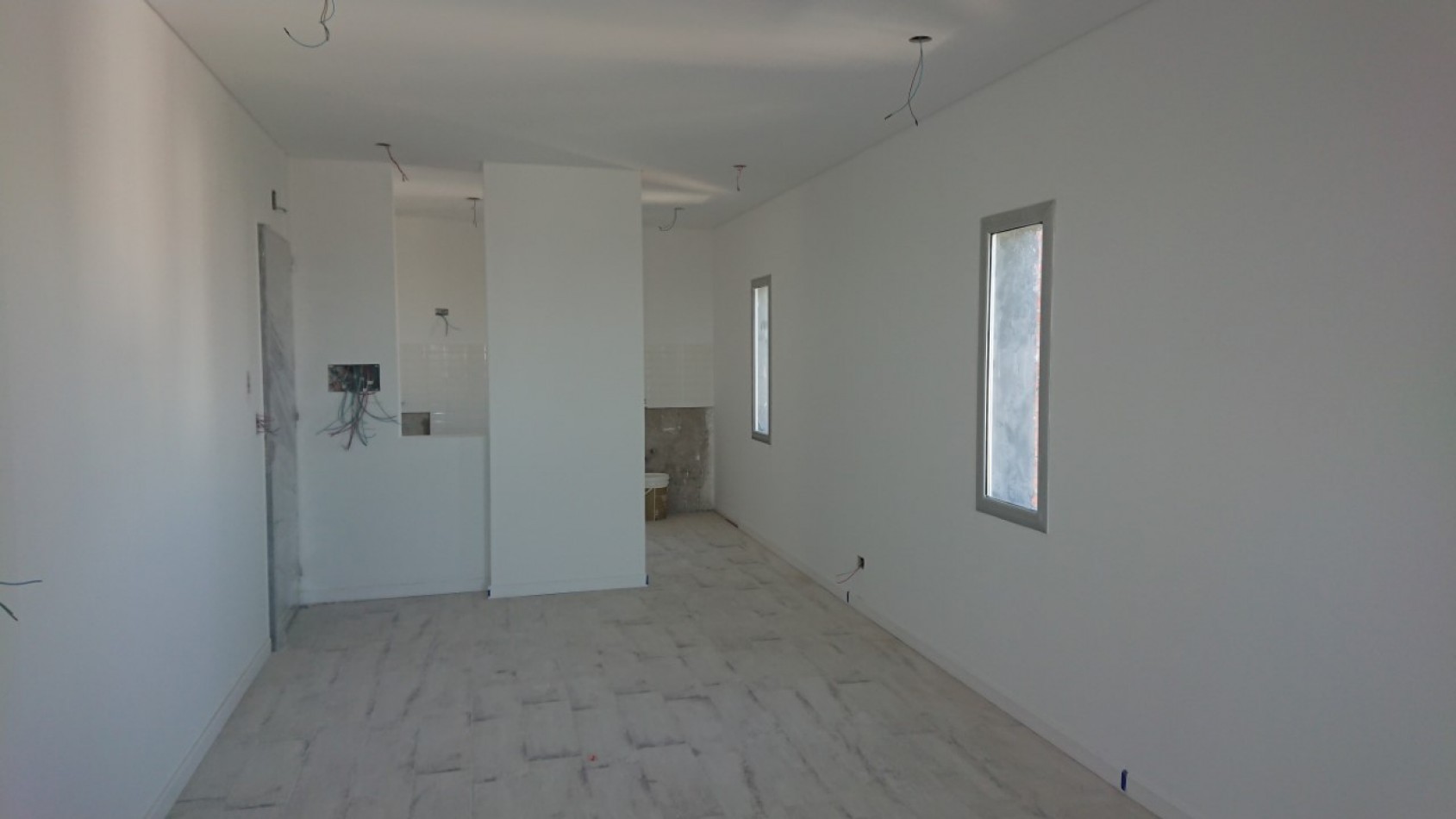 SEMIPISO DE 2 DORMITOIROS A ESTRENAR. POSESION INMEDIATA. EXCELENTE CONSTRUCCION