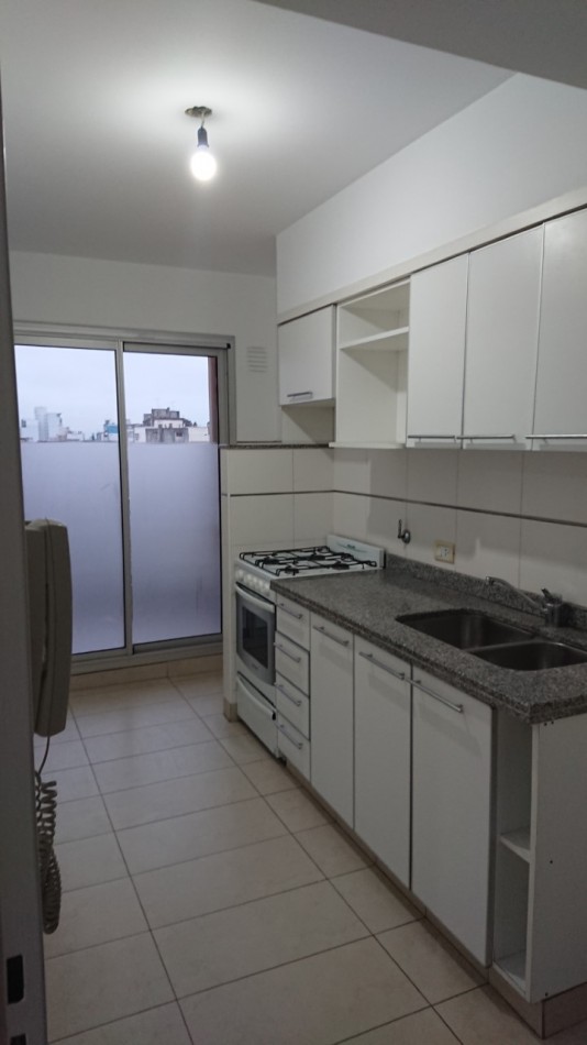 SEMIPISO EXTERNO DE 1 DORMITORIO CON COCHERA