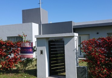 Casa de 2 dormitorios con piscina en "Las Acequias"